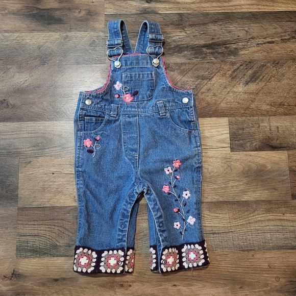 Vintage Denim Floral Embroidered Crochet Hem Heart Strap Overalls Size 6-9M - Picture 1 of 8